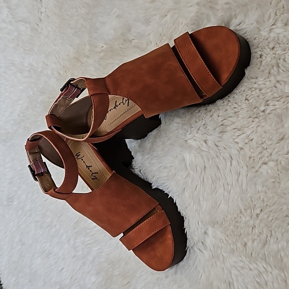 Wonderly Emilia Platform Sandals Burnt Orange Size 6 NWB - Picture 2 of 16